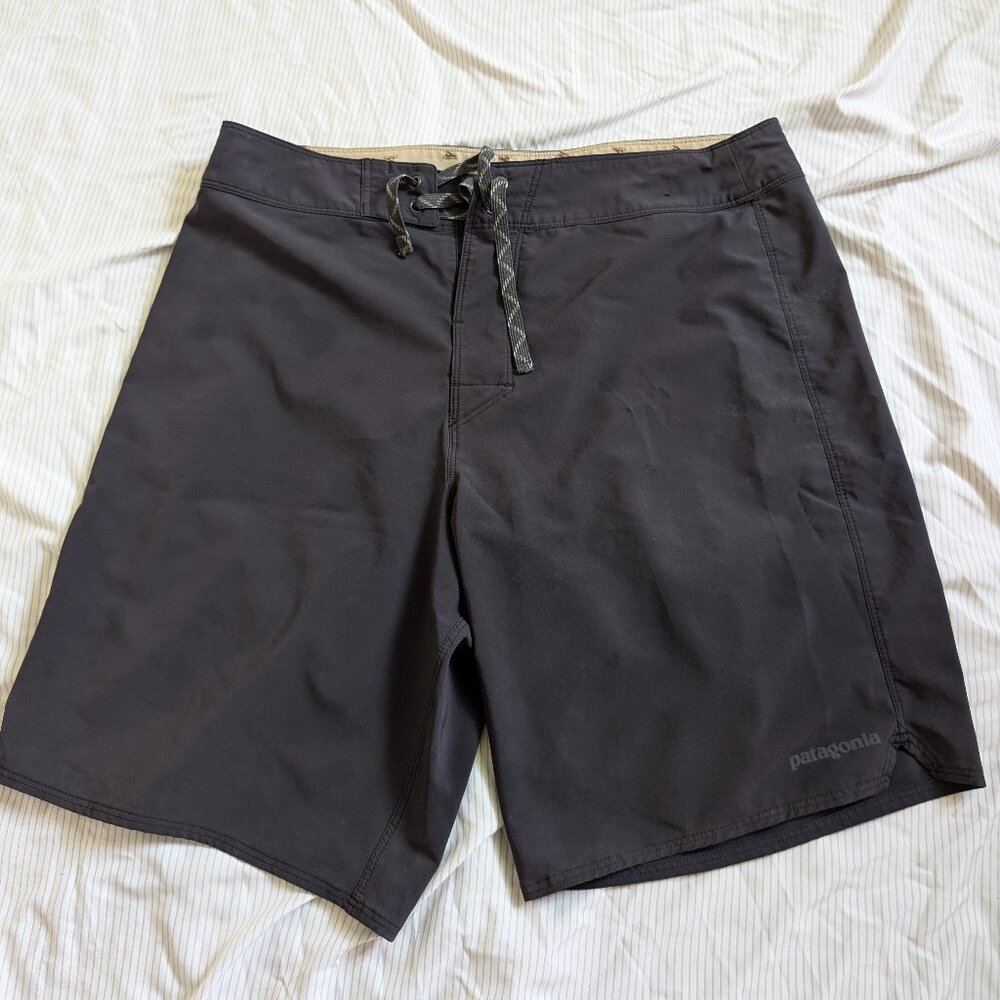 Patagonia Men's Boardshorts Black Size 33